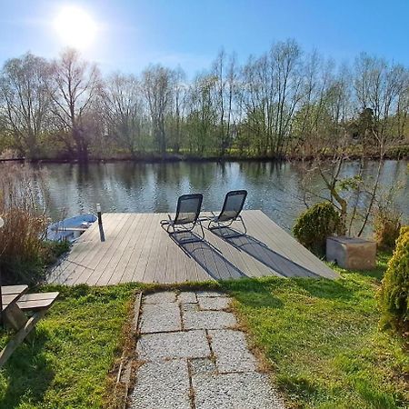Het Witte Chalet Aan Het Water Van Monumentaal Fort Ooltgensplaat Экстерьер фото